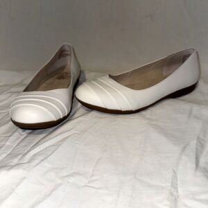 Cliffs white faux leather flats